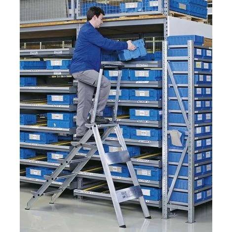 Zarges Sicherheitstreppe Plazatec P Klappbar Mit Riffelblechbelag Und Arretierungbügel 3 Stufen 2 Zarges Sicherheitstreppe Plazatec P Klappbar Mit Riffelblechbelag Und Arretierungbügel 3 Stufen – Bild 2