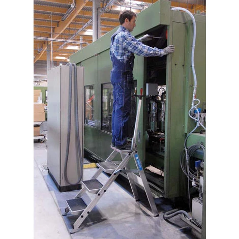 Zarges Sicherheitstreppe Plazatec P Klappbar Mit Riffelblechbelag Und Arretierungbügel 3 Stufen 3 Zarges Sicherheitstreppe Plazatec P Klappbar Mit Riffelblechbelag Und Arretierungbügel 3 Stufen – Bild 3