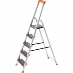 SONGMICS Leiter 5 Stufen, Aluleiter Mit 12cm Breiten Stufen, Stehleiter Mit Werkzeugschale, Klappleiter Mit Anti-Rutsch-Füßen, Max. Statische Belastbarkeit 150KG GLT05BK - Silbern-Schwarz-Orange