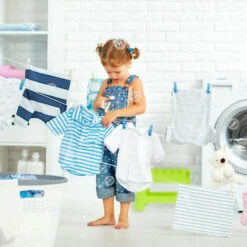 Relaxdays Tritthocker, Klappbar, Kunststoff, 1 Stufe, Fußbank Für Kinder, HBT: 22,5 X 32 X 25 Cm, Max.120 Kg, Grün/weiß -Leitern Verkaufsladen 54064664 4