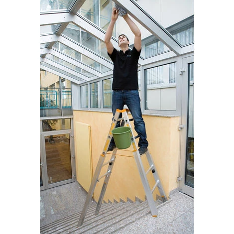 Layher Topic 1061 Treppenstehleiter 2x8 Sprossen 2 Layher Topic 1061 Treppenstehleiter 2x8 Sprossen – Bild 2